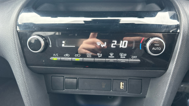 Toyota Yaris Cross 1.5 Hybrid Design 5dr CVT Hybrid Estate